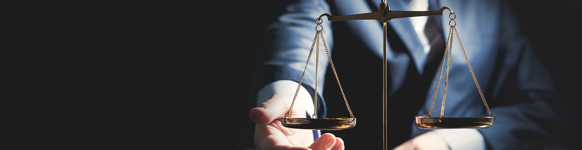 Balança da justiça simbolizando o acompanhamento das ações no STF.