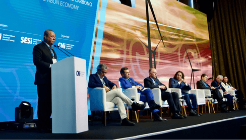 Presidente da CNI, Ricardo Alban, discursa em painel da COP29 em Baku, no Azerbaijão, no pavilhão organizado pela entidade para representar a indústria brasileira.